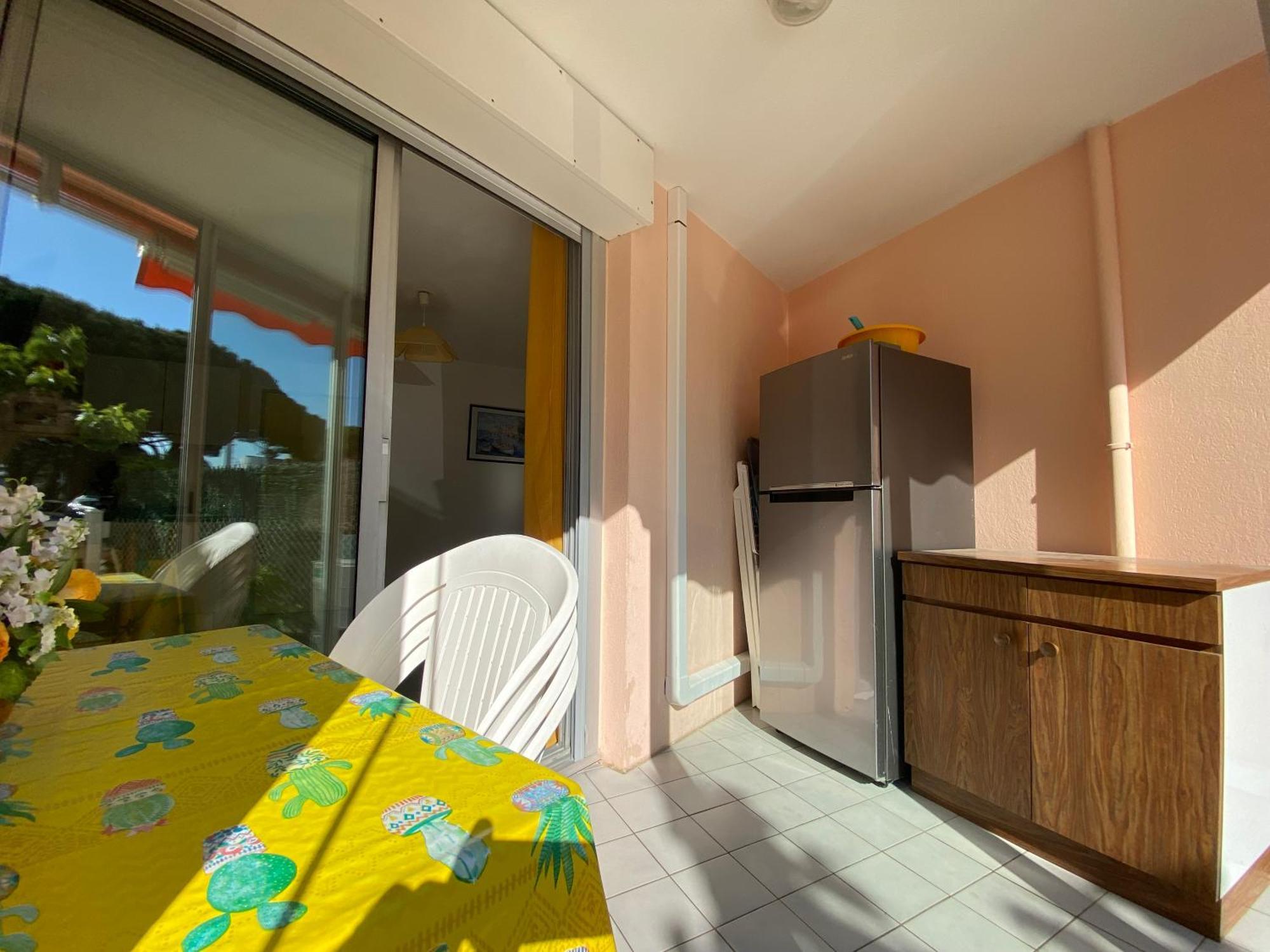 Sol-Y-Days Mathilde: Beachfront Garden Apartment with Parking Le Grau-du-Roi Exterior photo