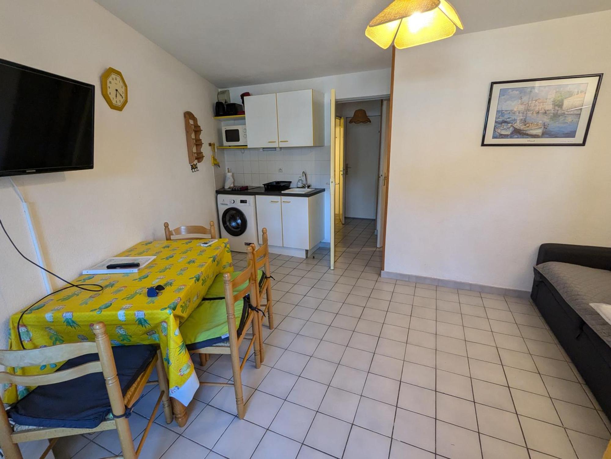 Sol-Y-Days Mathilde: Beachfront Garden Apartment with Parking Le Grau-du-Roi Exterior photo